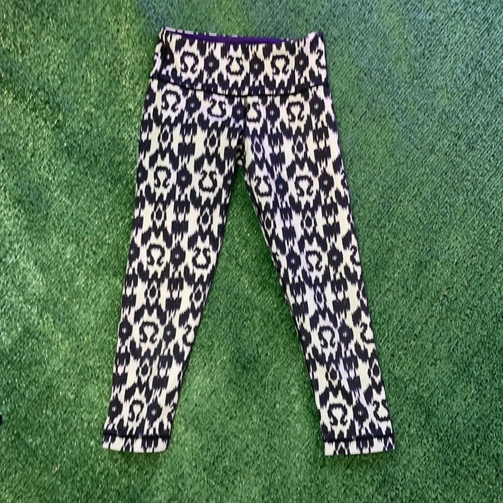 Cropped Patterned Lululemon Leggings